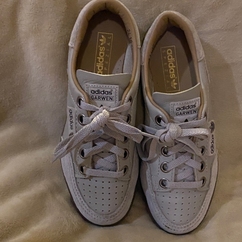 Adidas Garwen Sneakers in Light Beige
